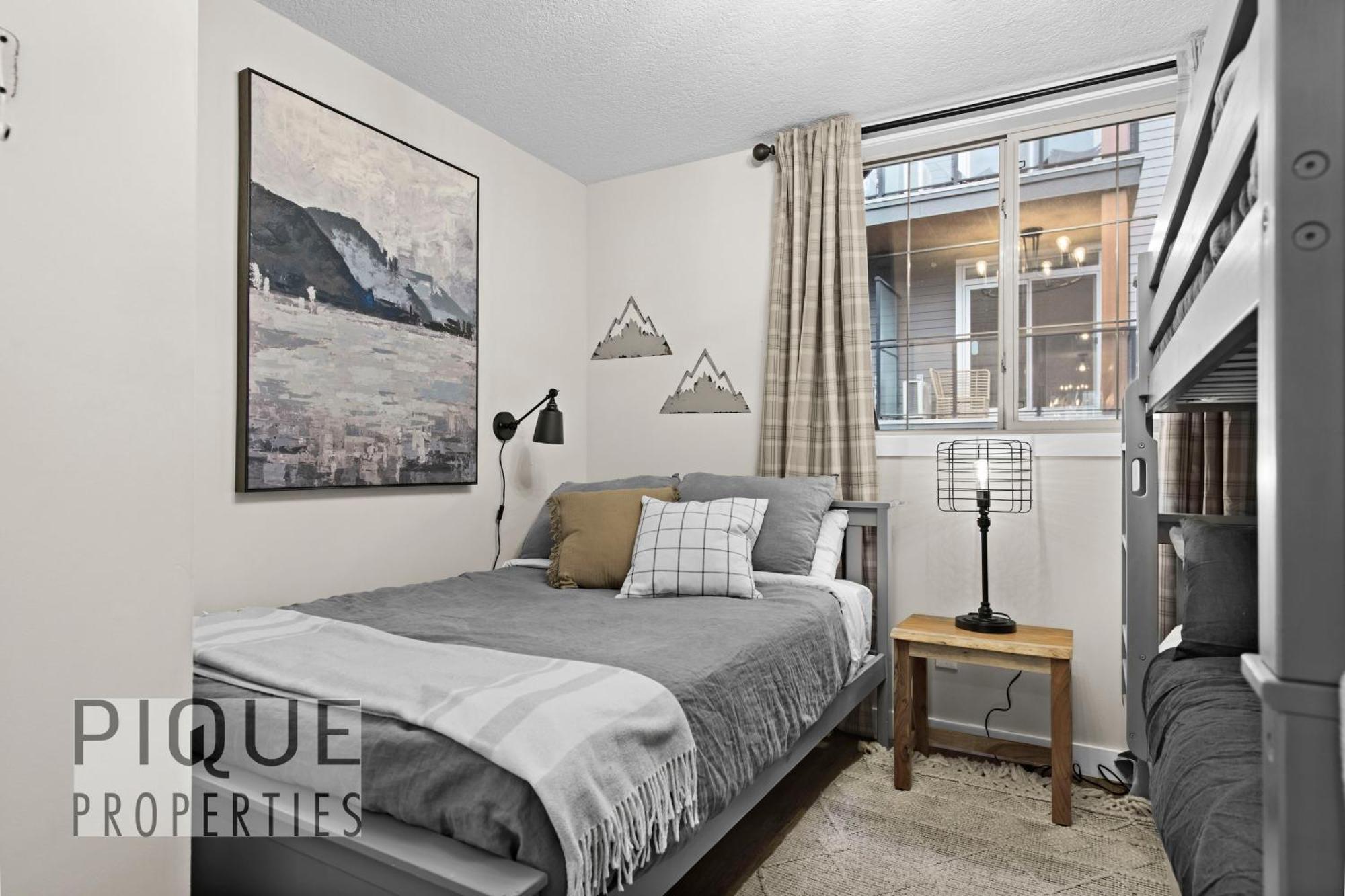Mystic Mountain Chalet, Heated Outdoor Pool & Hot Tub, Free Parking, Fast Wifi! Canmore Exterior foto