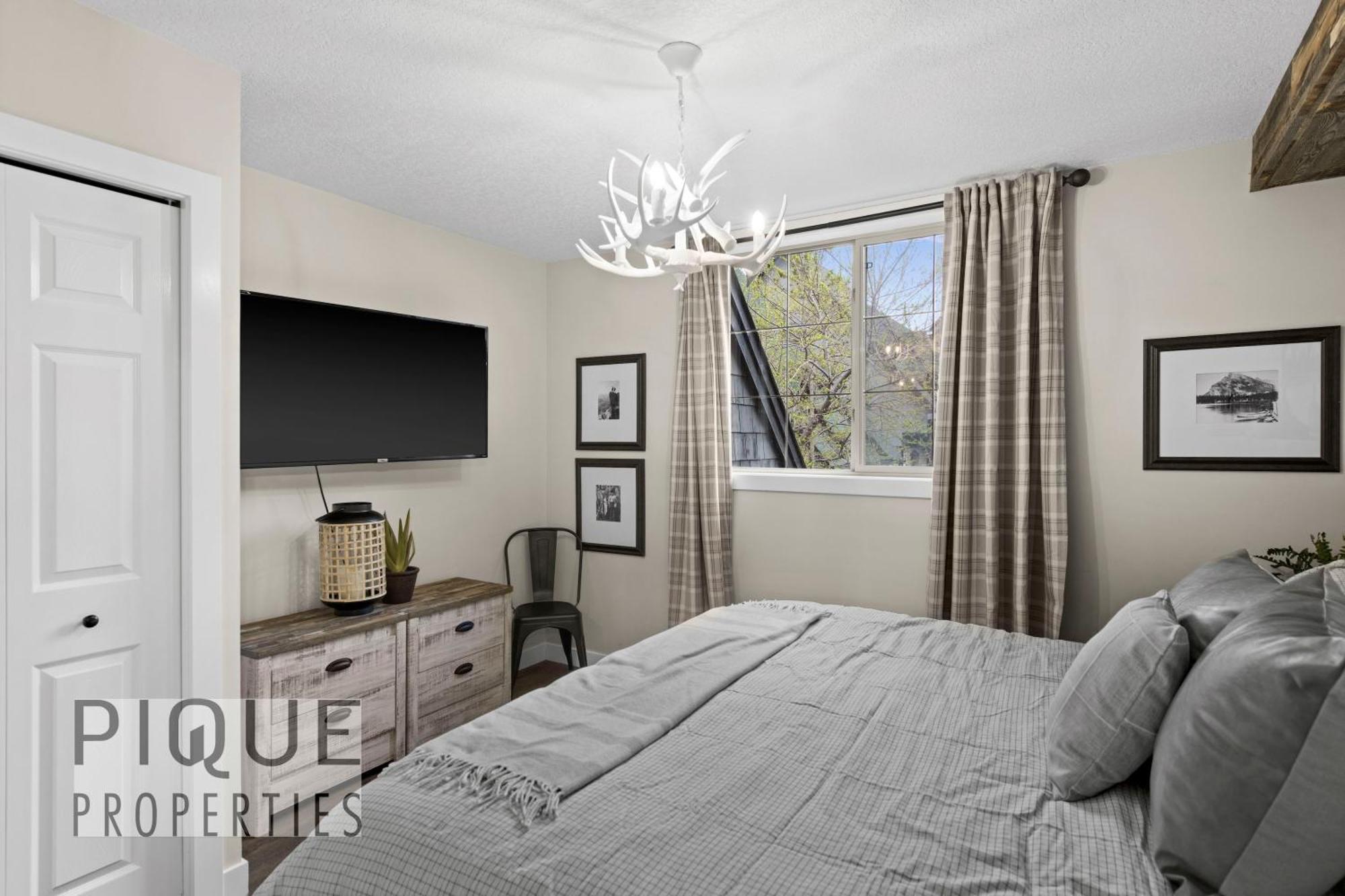 Mystic Mountain Chalet, Heated Outdoor Pool & Hot Tub, Free Parking, Fast Wifi! Canmore Exterior foto