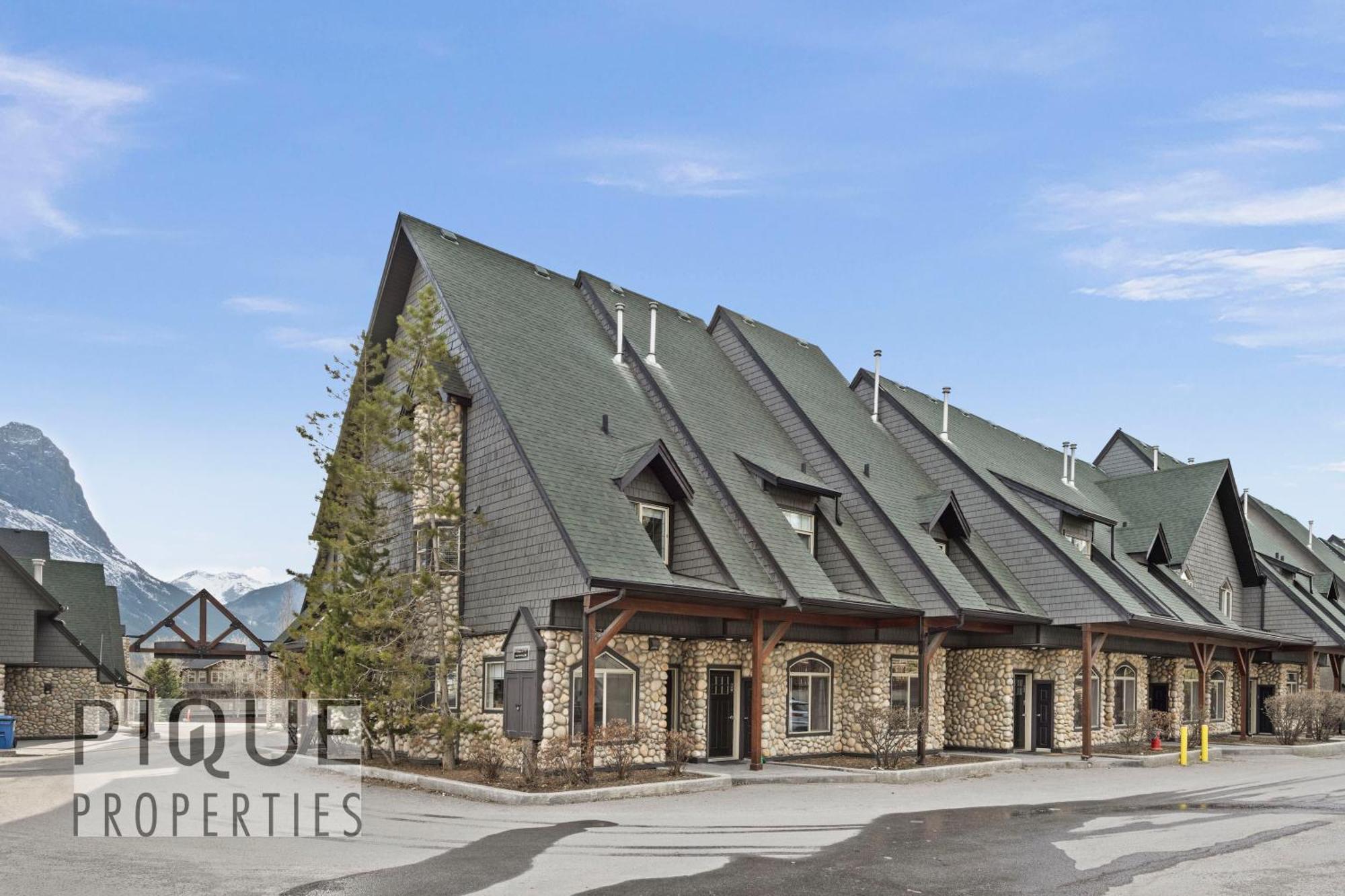 Mystic Mountain Chalet, Heated Outdoor Pool & Hot Tub, Free Parking, Fast Wifi! Canmore Exterior foto