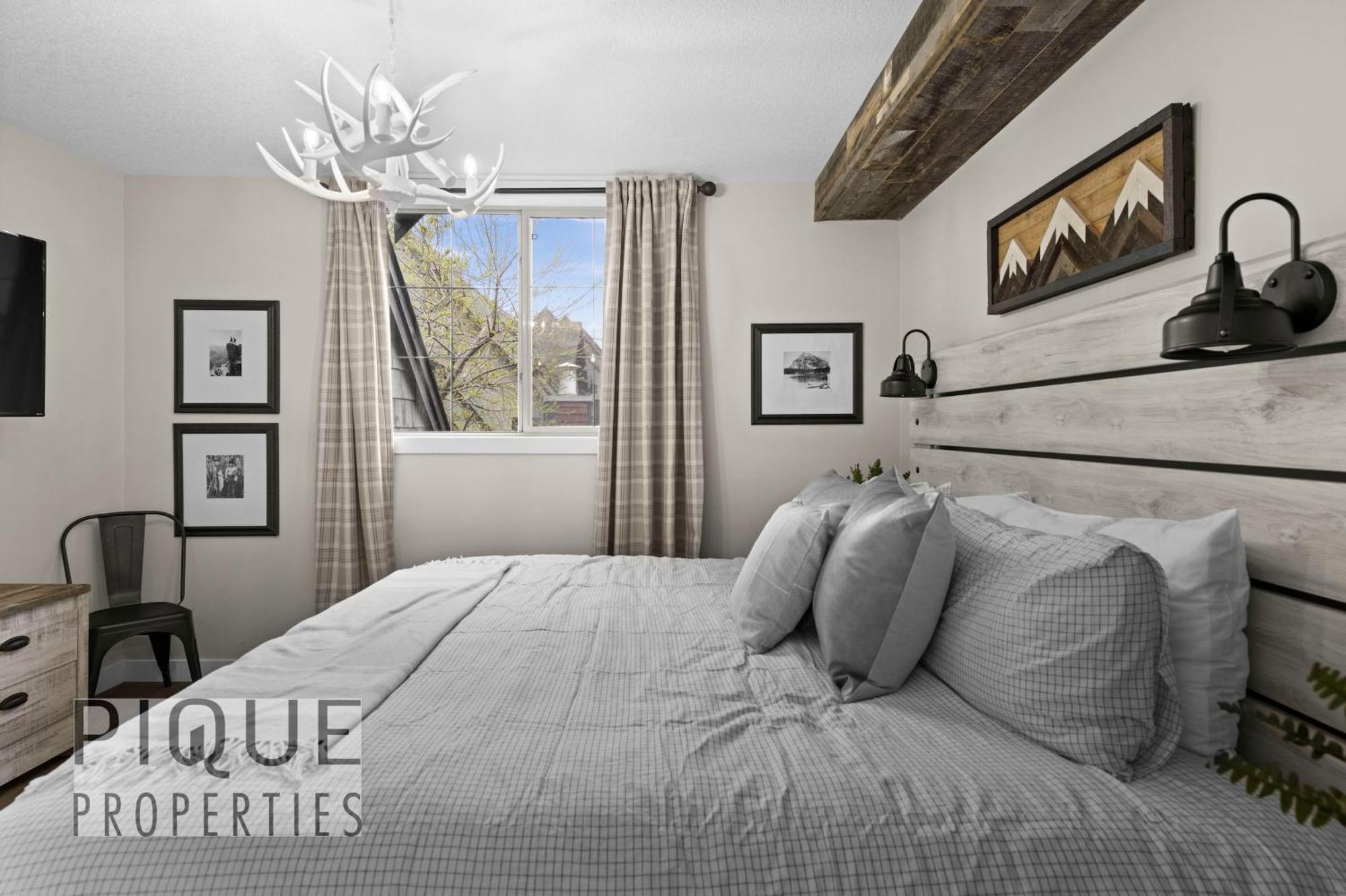 Mystic Mountain Chalet, Heated Outdoor Pool & Hot Tub, Free Parking, Fast Wifi! Canmore Exterior foto